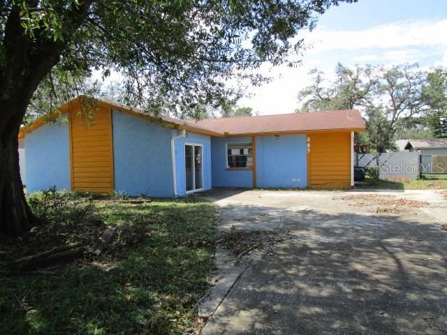 809 Cinnamon Dr., Winter Haven, FL 33880