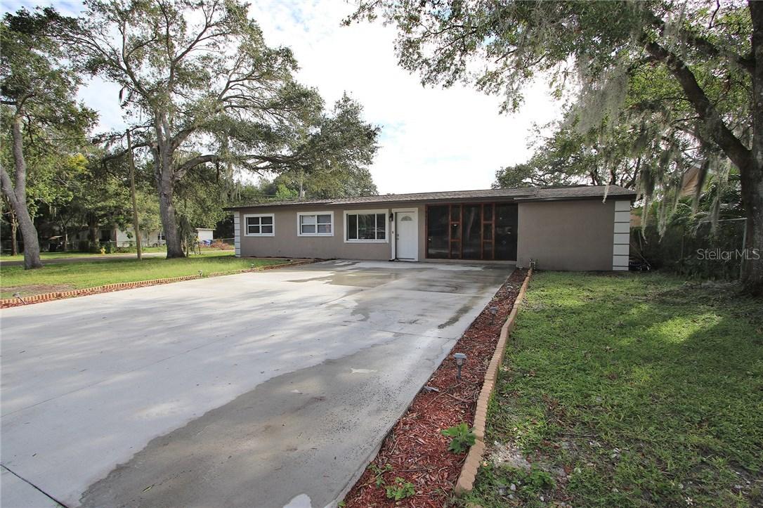 9402 Pine Ridge Ave., Riverview, FL 33569