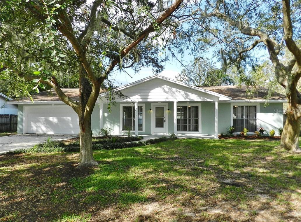 402 Greenview Dr., Brandon, FL 33510