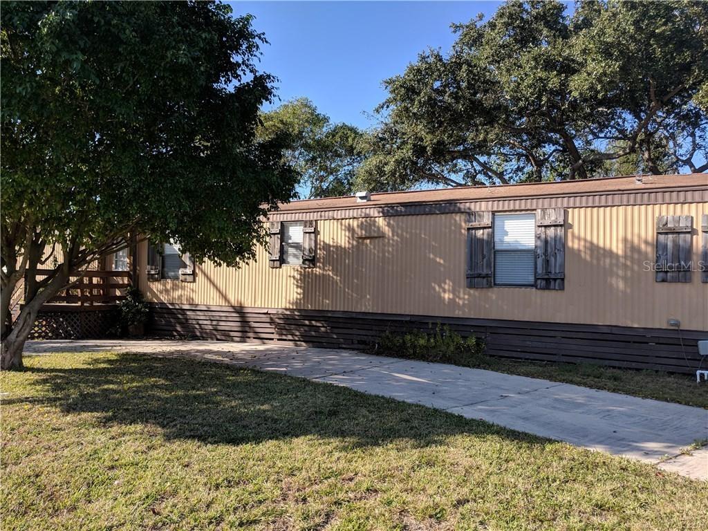 847 Riverview Ln., Tarpon Springs, FL 34689