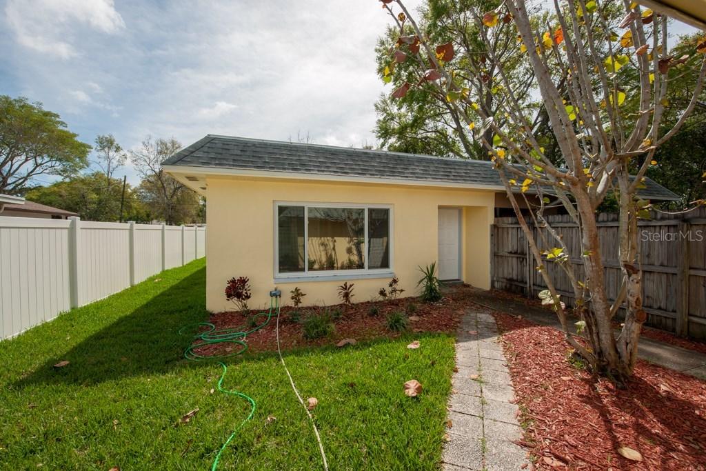 2744 Dryer Ave., Largo, FL 33770
