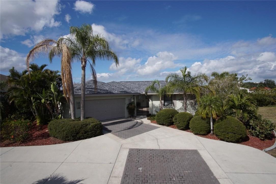 827 Chipaway Dr., Apollo Beach, FL 33572