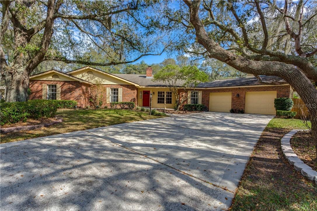 1317 Oxmoor Ct., Valrico, FL 33596