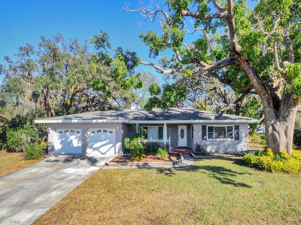 311 Orangewood Ln., Largo, FL 33770
