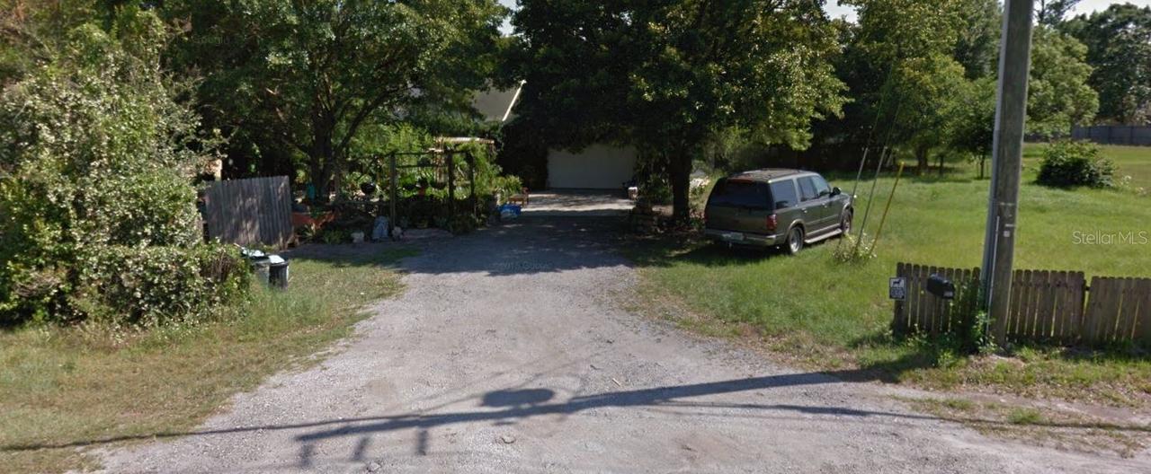 907 Whitaker Rd., Lutz, FL 33549