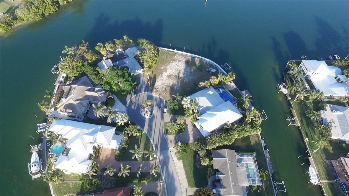 535 70th St., Holmes Beach, FL 34217