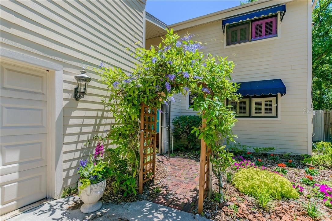 2818 W Thornton Ave., Tampa, FL 33611