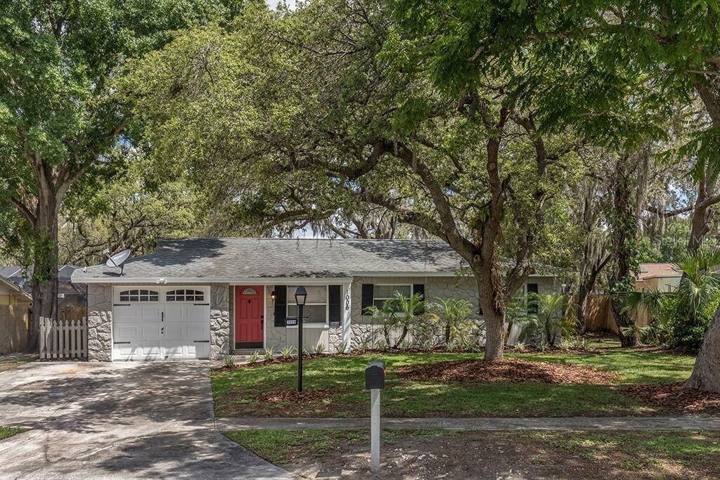 1006 Pinegrove Dr., Brandon, FL 33511