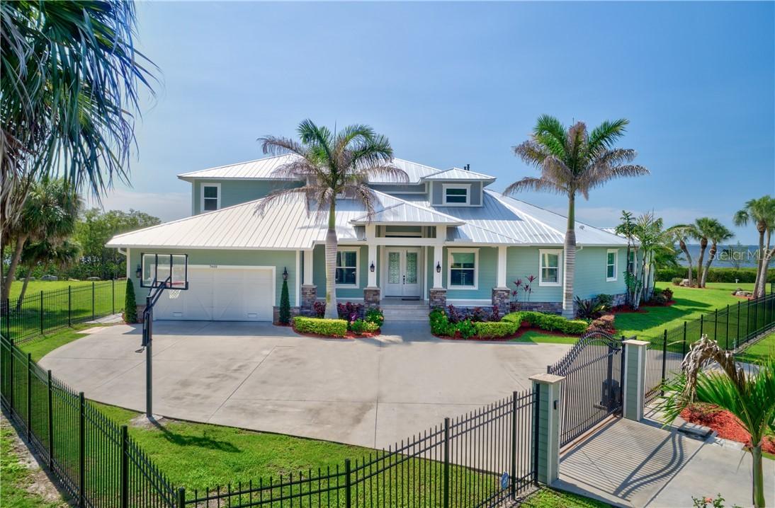 7405 Bay Dr., Tampa, FL 33635