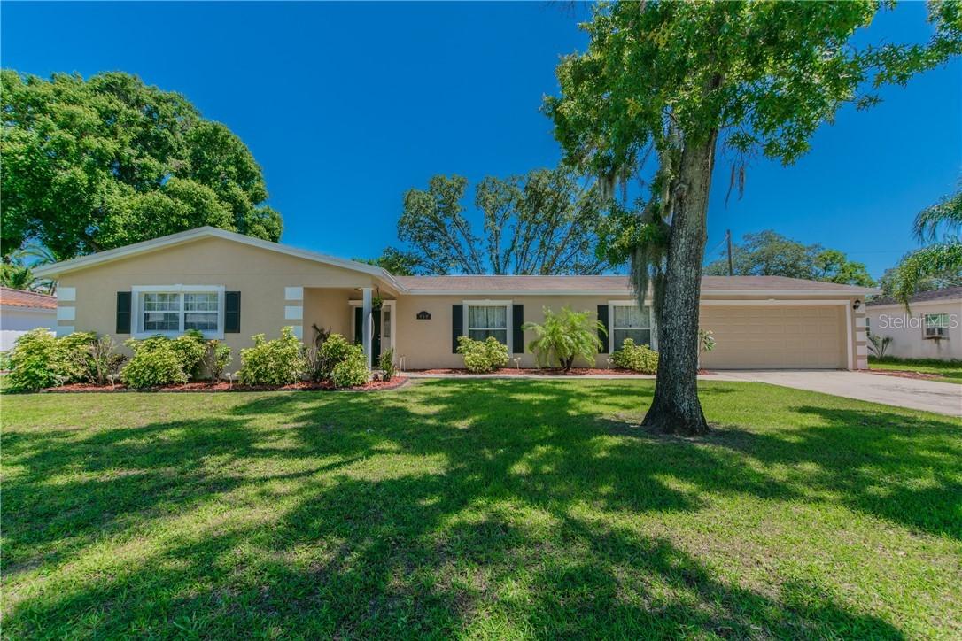 717 Village Pl., Brandon, FL 33511