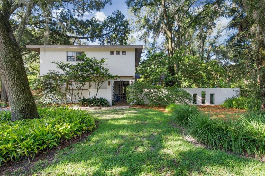 6609 Whiteway Dr., Temple Terrace, FL 33617