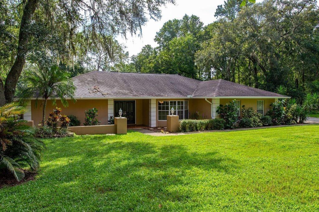 17501 Mallard Ct., Lutz, FL 33559