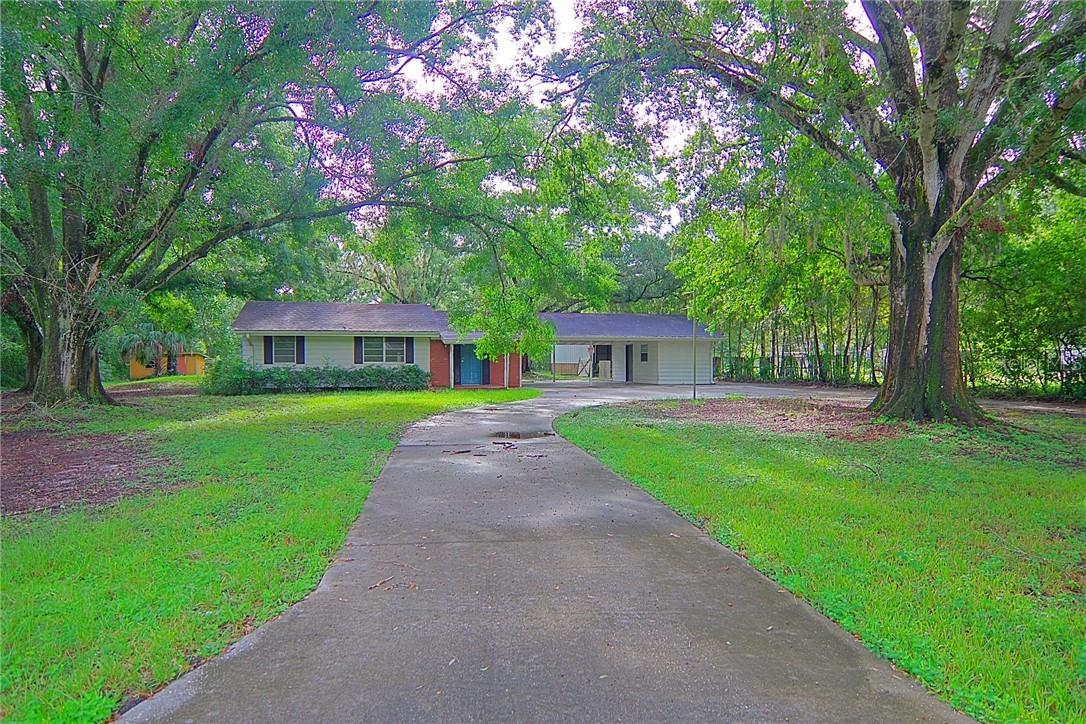 19705 Deer Lake Rd., Lutz, FL 33548