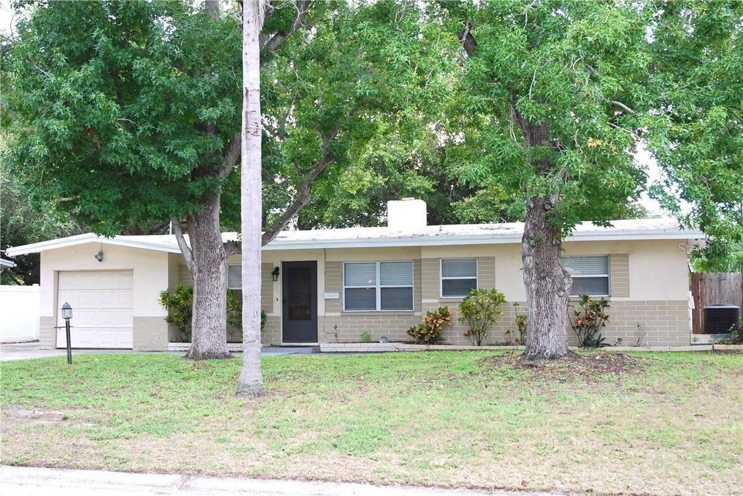 1360 Regina Dr., Largo, FL 33770