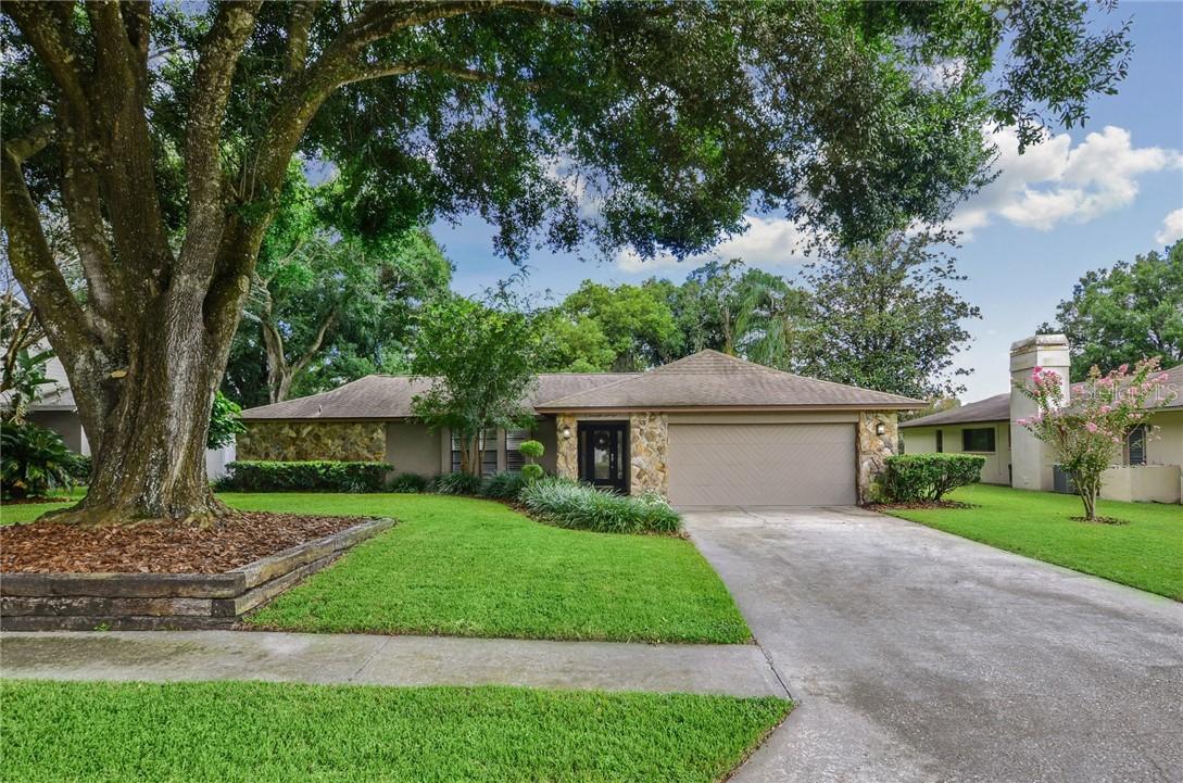 15910 Nottinghill Dr., Lutz, FL 33548