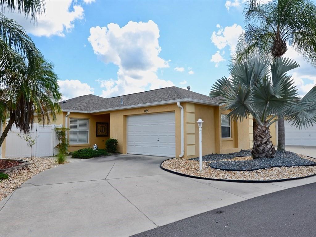 885 Winchester Ct., The Villages, FL 32162
