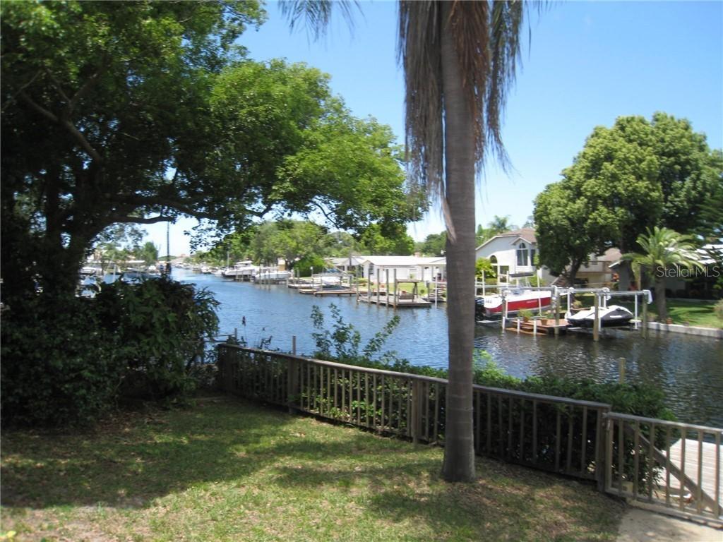 415 Crosswinds Dr., Palm Harbor, FL 34683