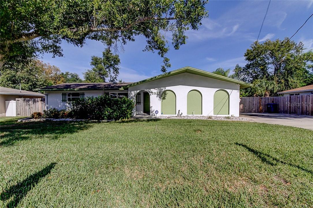2573 Crescent Dr., Largo, FL 33770