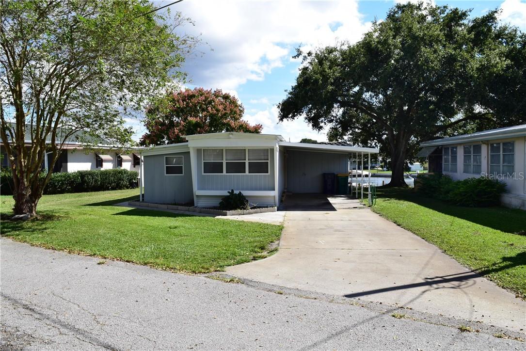 1423 Lakeview Dr., Tavares, FL 32778