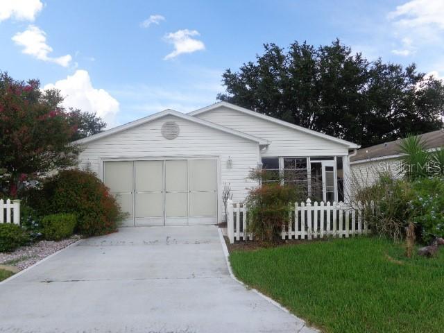 2109 Escobar Ave., The Villages, FL 32159