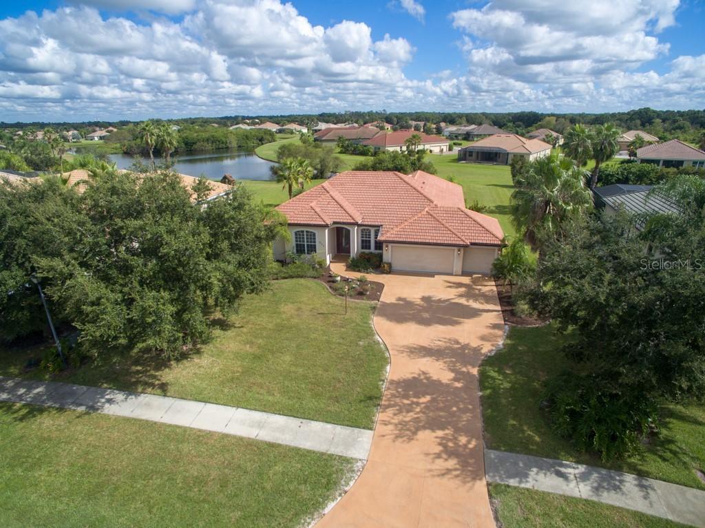 623 Country Meadows Way, Bradenton, FL 34212