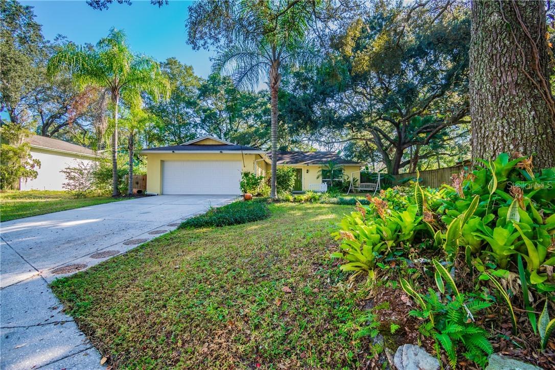 14701 Laurel Lake Ln., Lutz, FL 33559