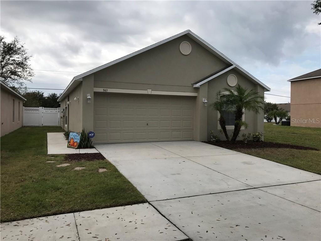 943 Brenton Leaf Dr., Ruskin, FL 33570