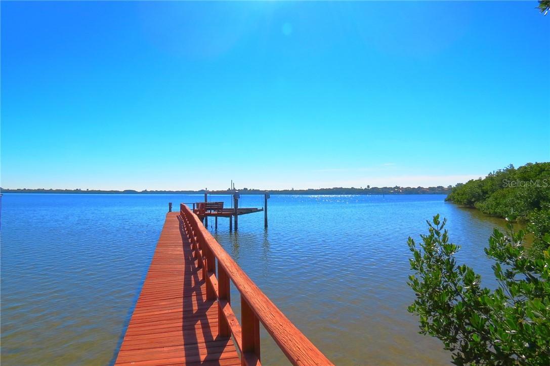 910 Weedon Dr., St Petersburg, FL 33702
