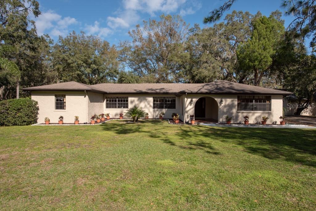 1406 Whitaker Rd., Lutz, FL 33549