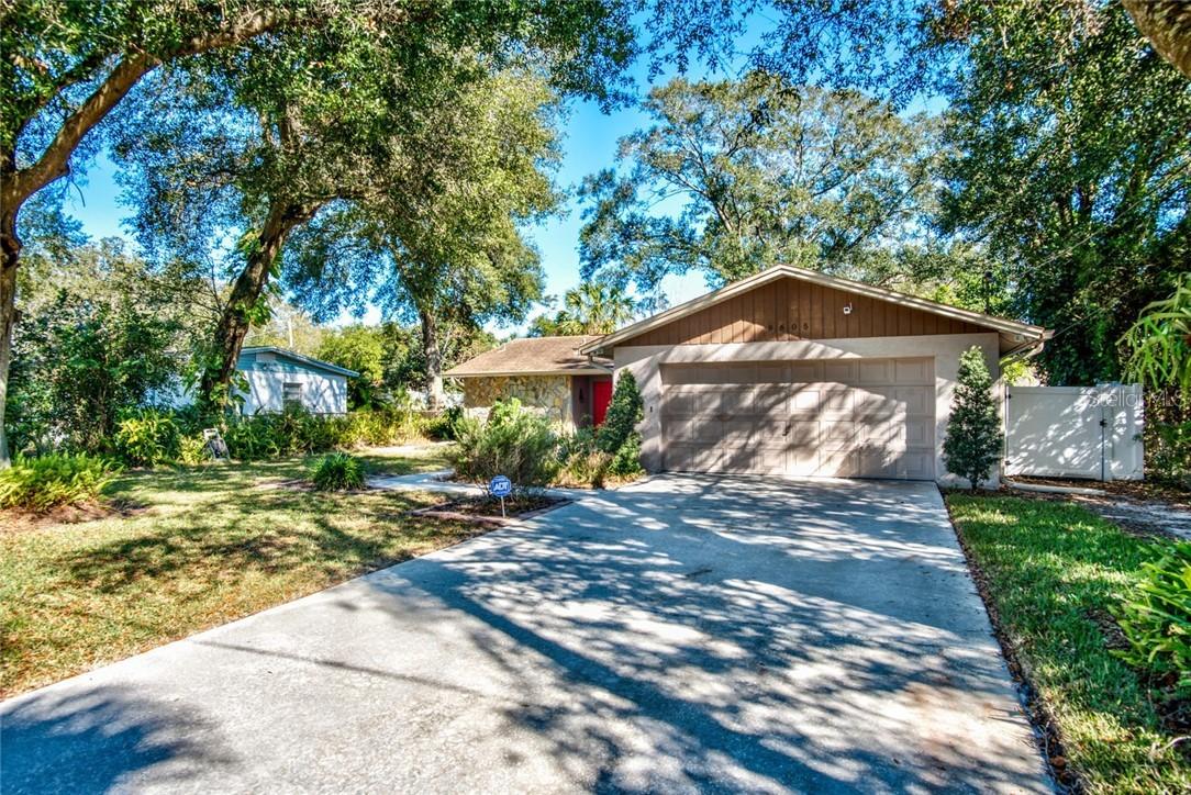 9605 Overlook Dr., Temple Terrace, FL 33617
