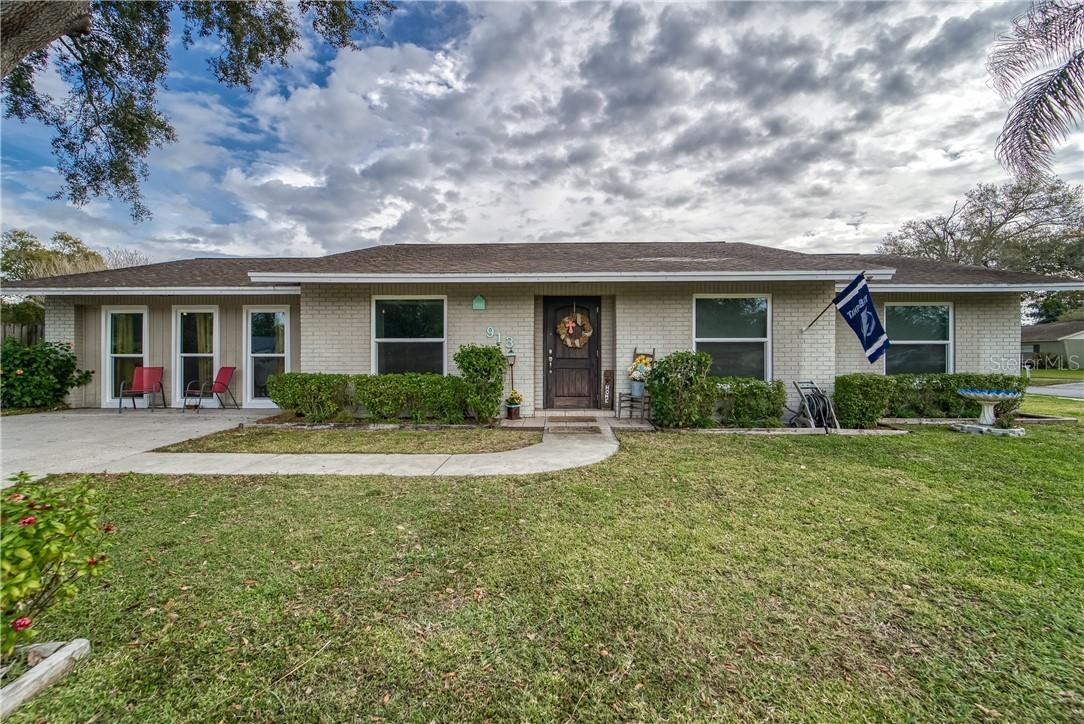 913 Ridgeland Ln., Valrico, FL 33594
