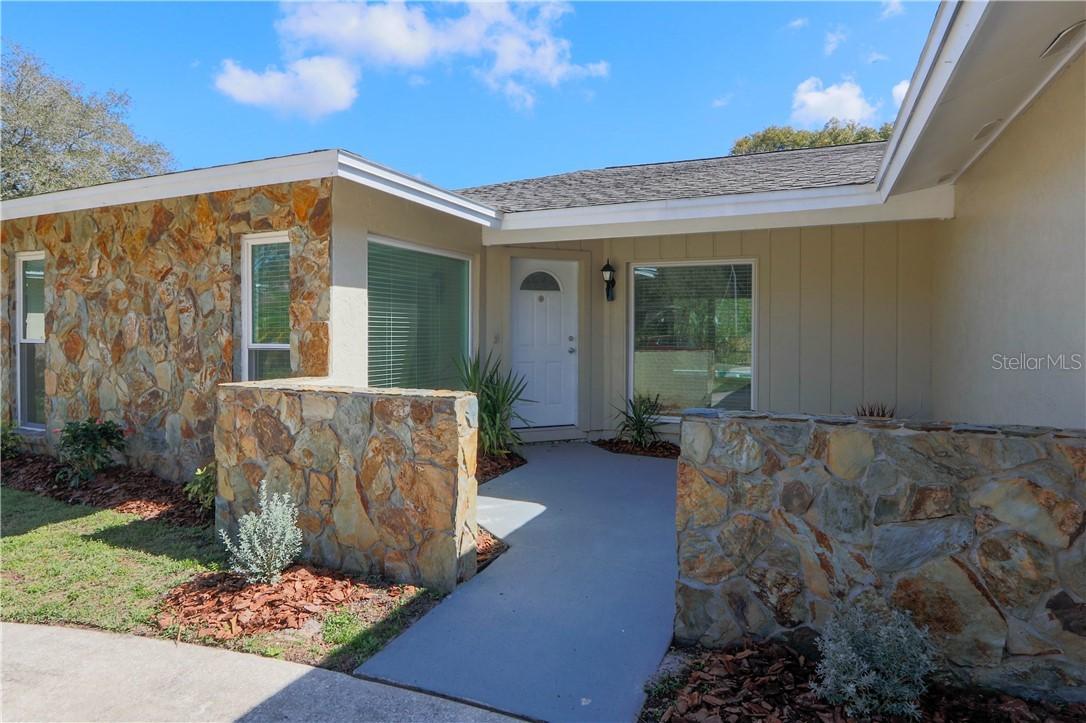 18407 Swan Lake Dr., Lutz, FL 33549