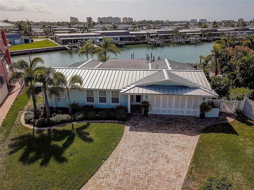 11650 Grove Pl., Seminole, FL 33772