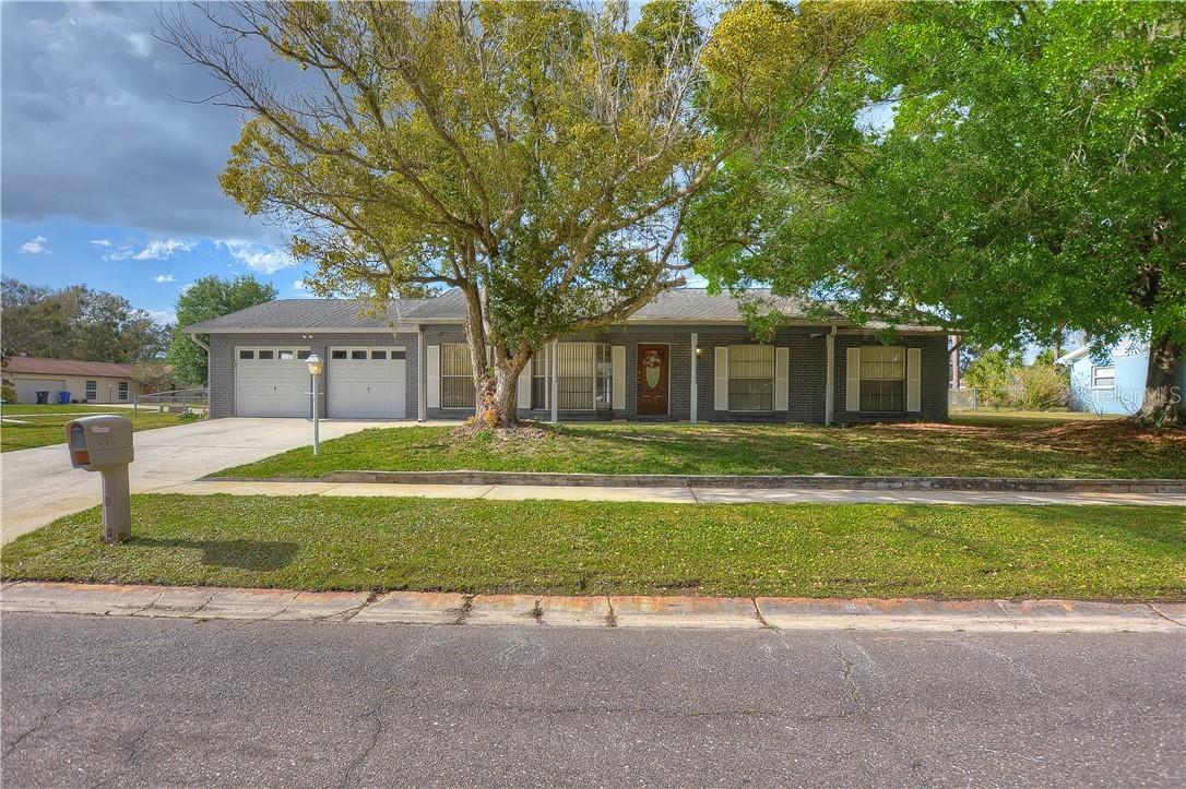 206 Rembrandt Dr., Brandon, FL 33511