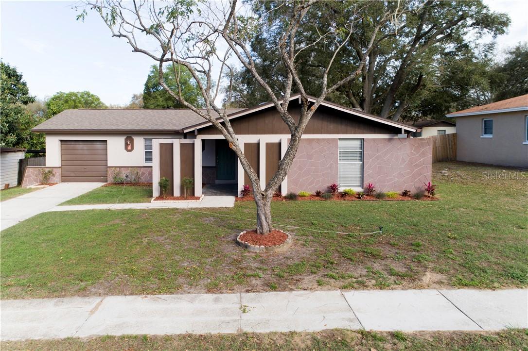 2108 Whitney Pl., Valrico, FL 33594