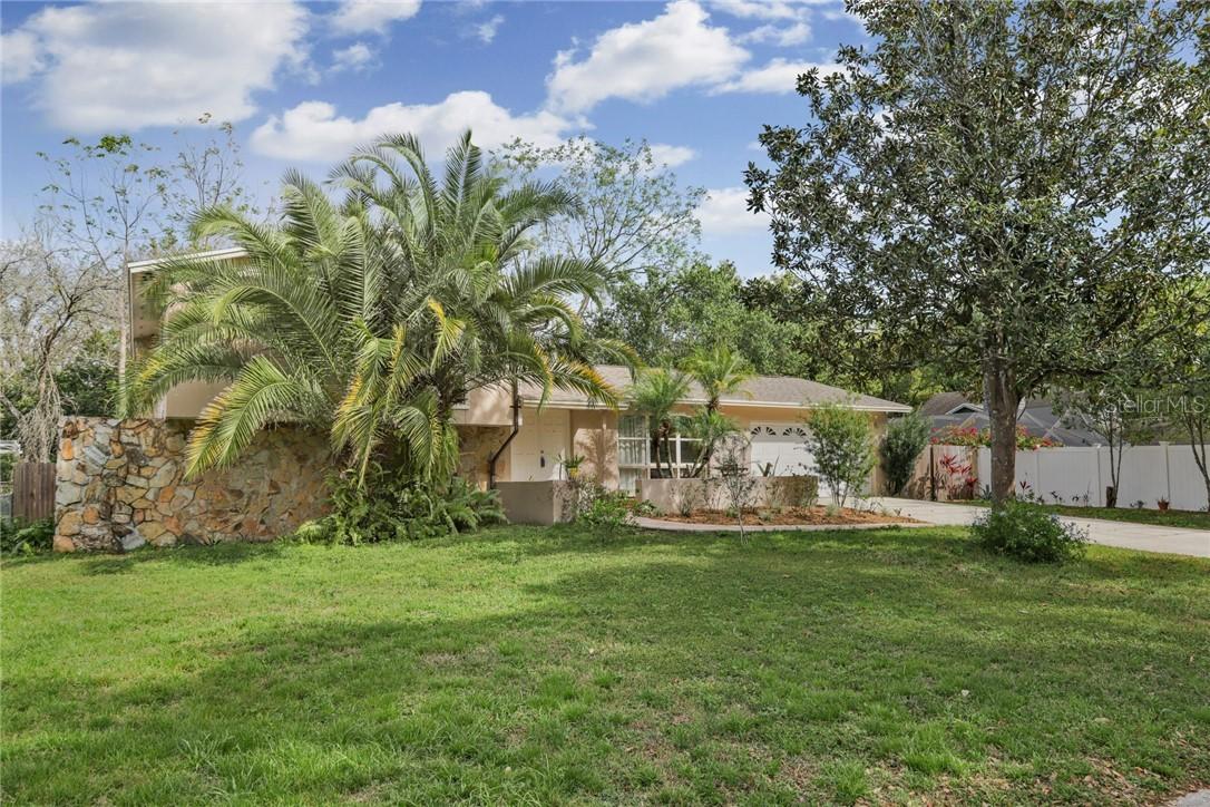 18301 Dolly Brook Ln., Lutz, FL 33549