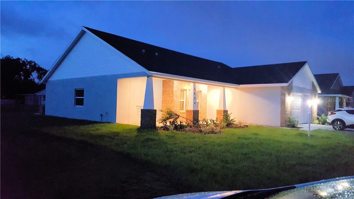 1204 Wild Daisy Dr., Plant City, FL 33563