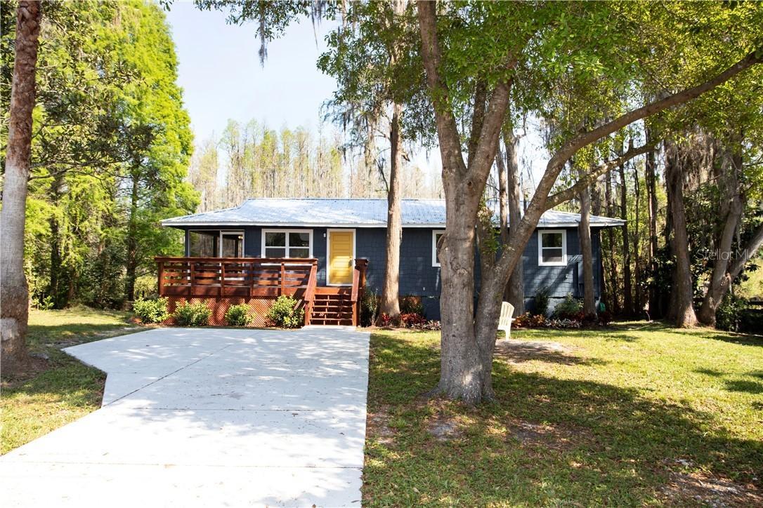 18714 Lake Commiston Dr., Lutz, FL 33549