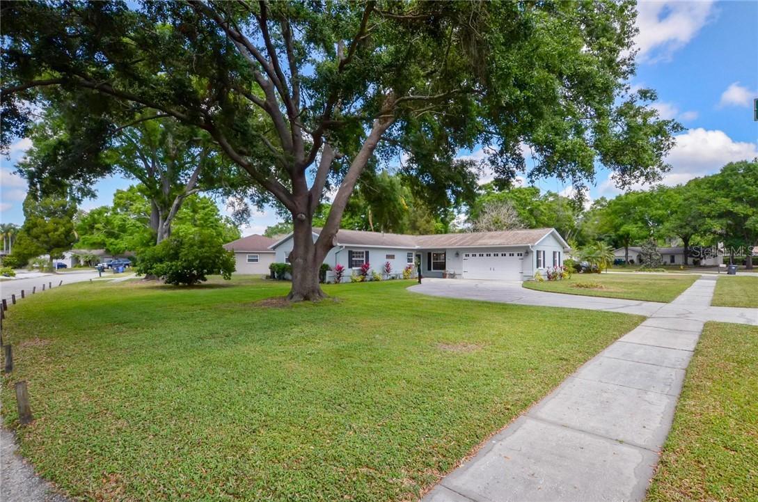 14002 Cherry Lake Dr., Tampa, FL 33618