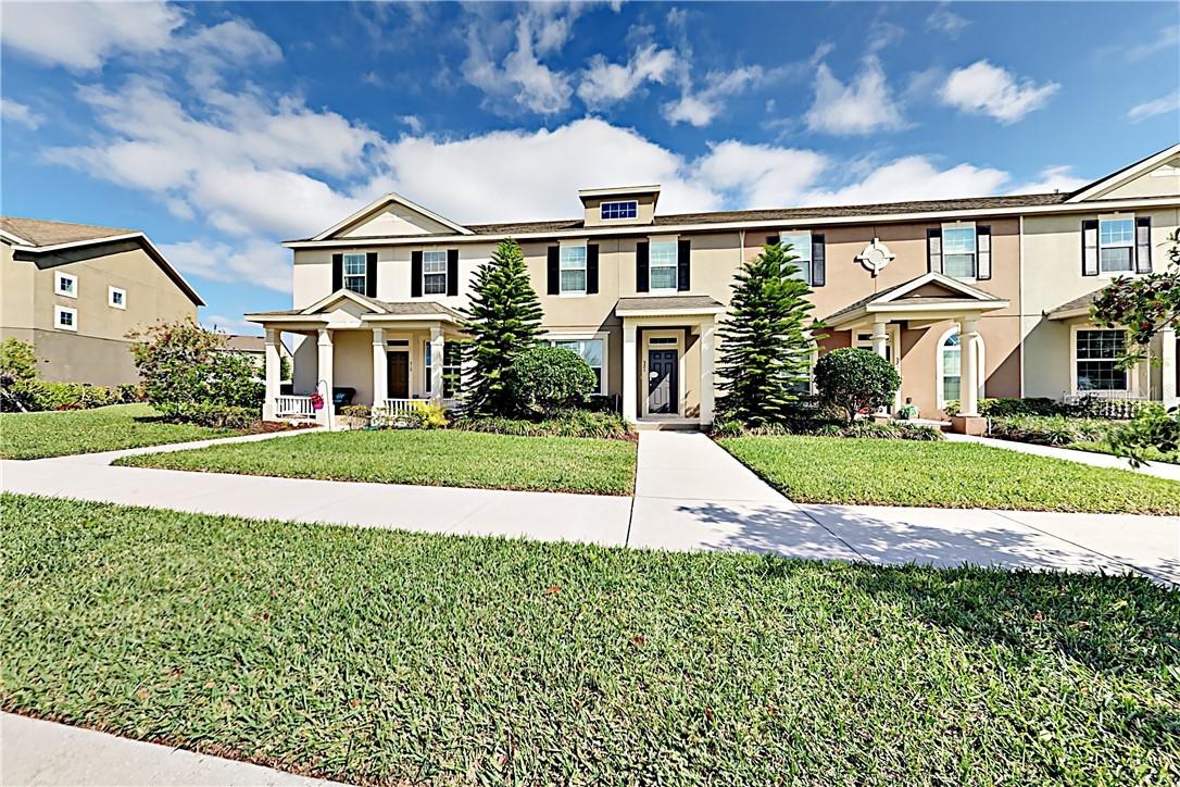 521 Waterside Pointe Dr., Groveland, FL 34736