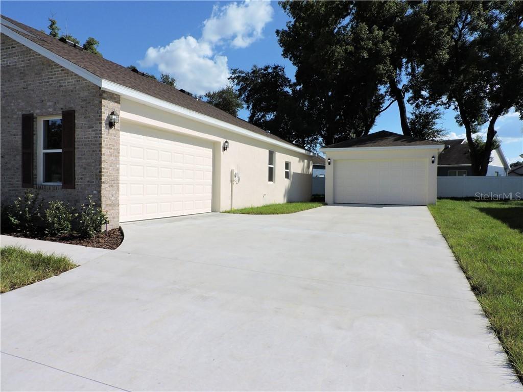 1213 Wild Daisy Dr., Plant City, FL 33563