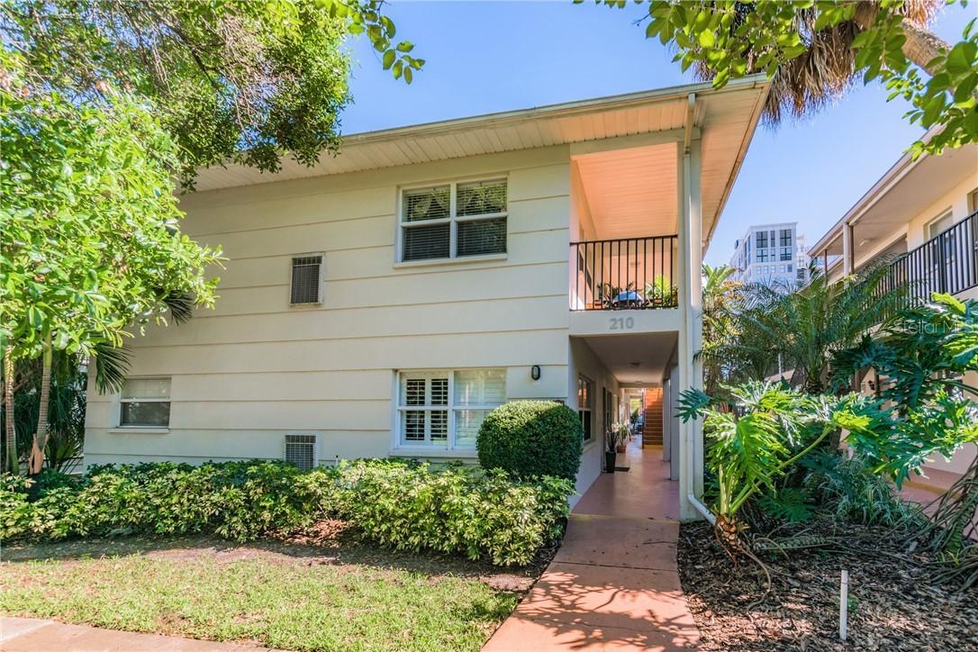 210 6th Ave. #2, St Petersburg, FL 33701