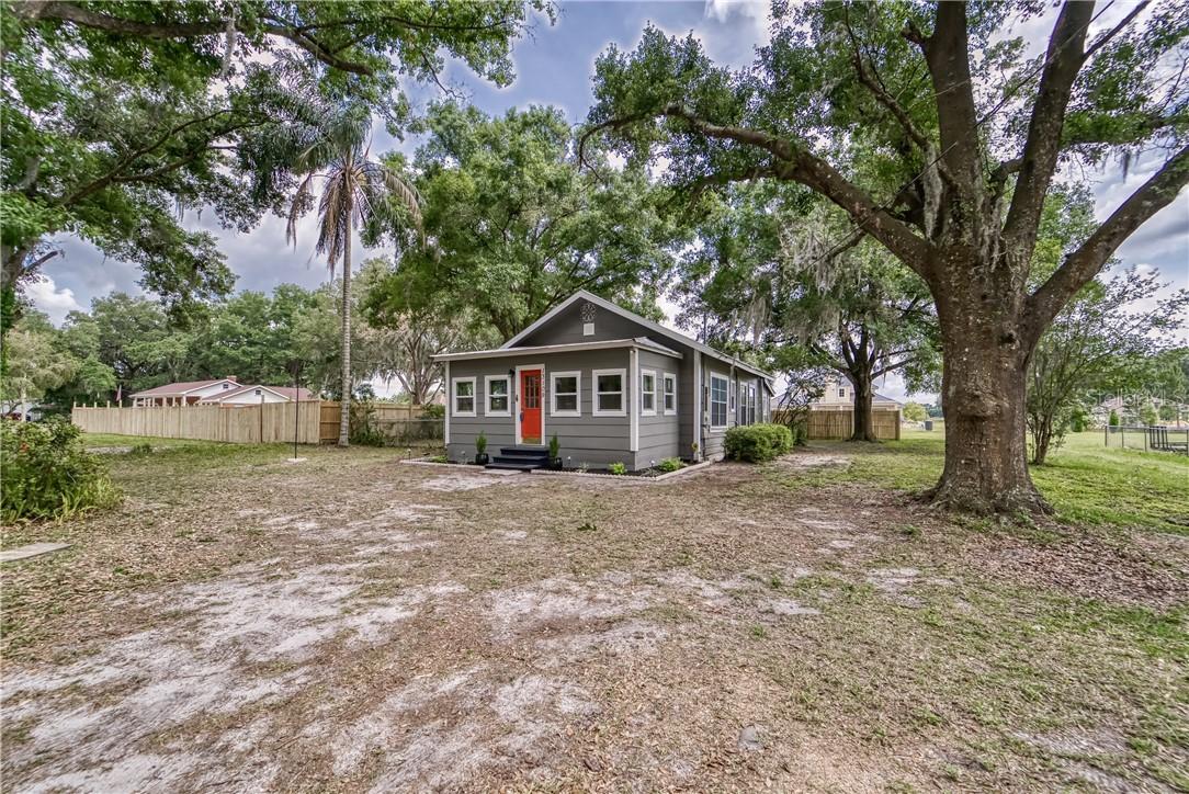 13109 Lewis Gallagher Rd., Dover, FL 33527