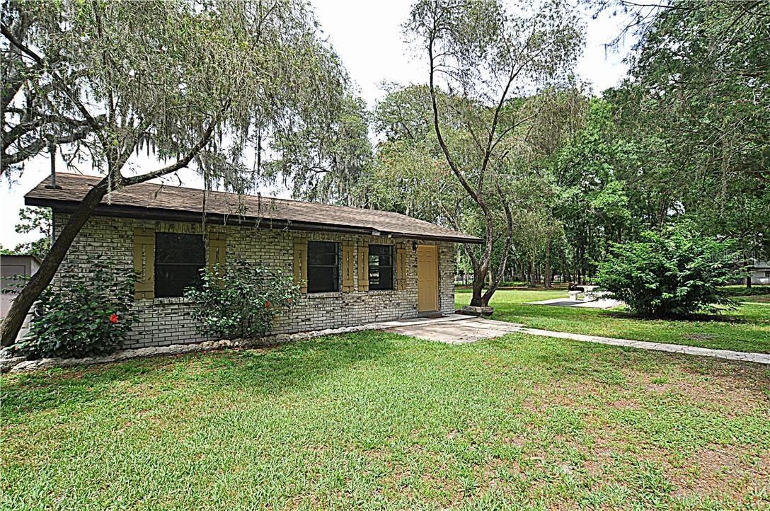 17514 Livingston Ave., Lutz, FL 33559