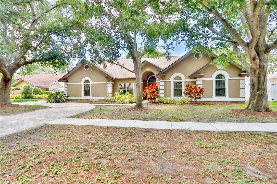 12377 Oaks Ln., Seminole, FL 33772