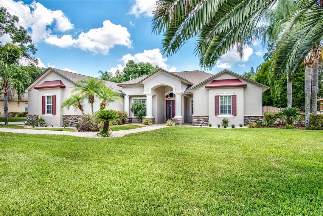 1422 Kensington Woods Dr., Lutz, FL 33549
