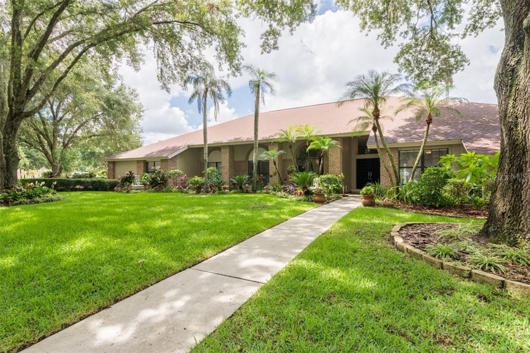 17917 Clear Lake Dr., Lutz, FL 33548