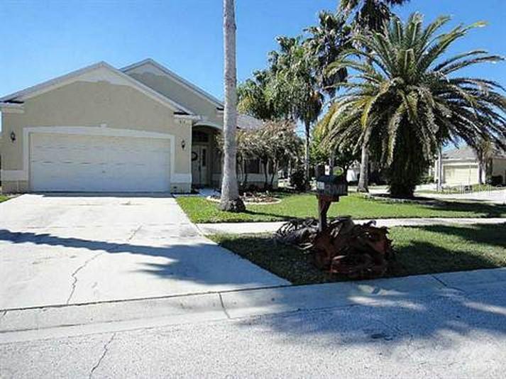 1613 Wakefield Dr., Brandon, FL 33511