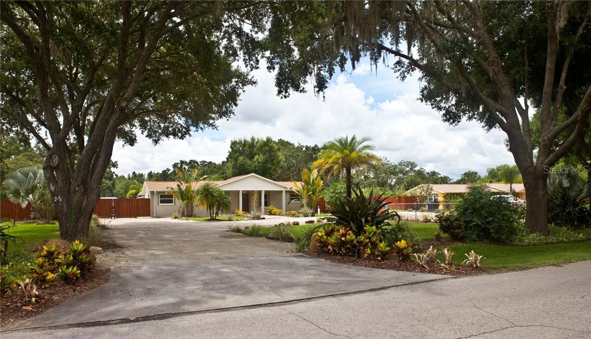 5812 Lakeside Dr., Lutz, FL 33558
