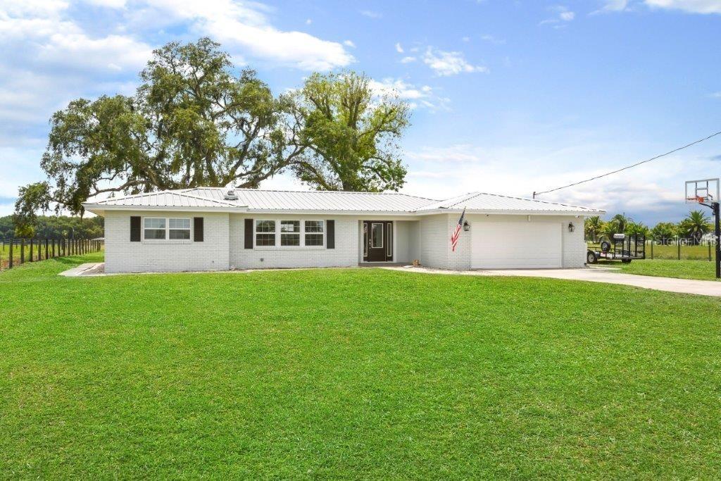 16643 County Rd 672, Lithia, FL 33547